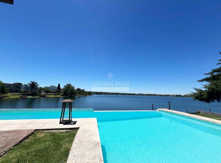 Casa · 389m² · 5 Ambientes · 2 Cocheras