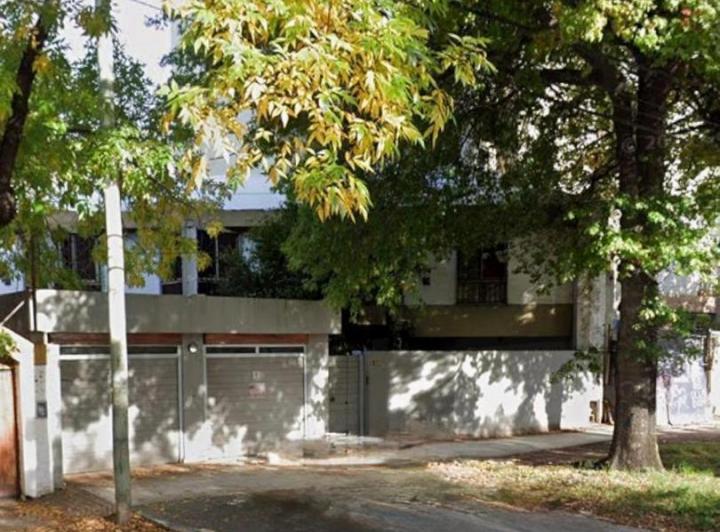 Casa · 245m² · 6 Ambientes · 4 Cocheras