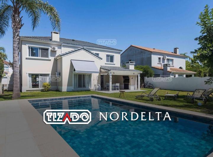 Casa · 220m² · 5 Ambientes · 3 Cocheras