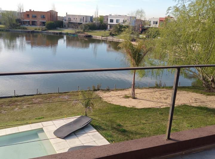 Casa · 190m² · 5 Ambientes