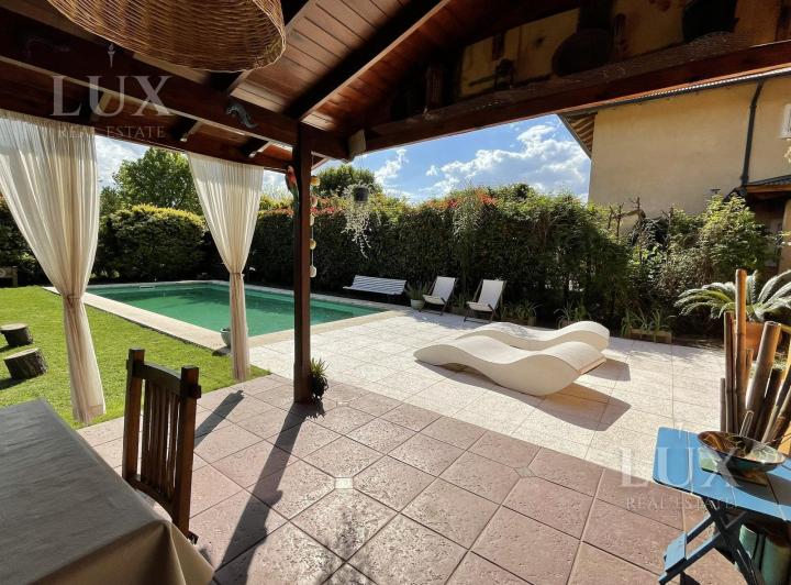 Casa · 200m² · 6 Ambientes · 4 Cocheras