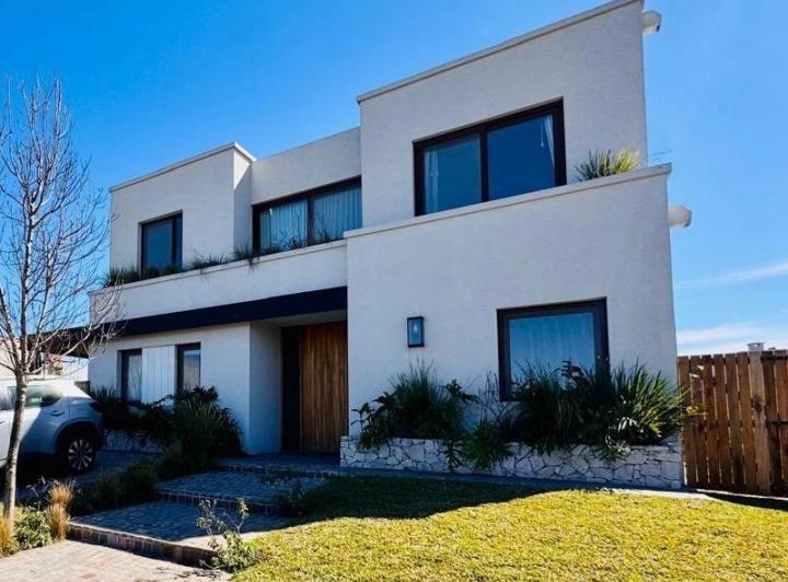 Casa · 310m² · 6 Ambientes