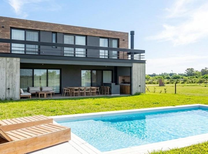 Casa · 230m² · 5 Ambientes · 1 Cochera