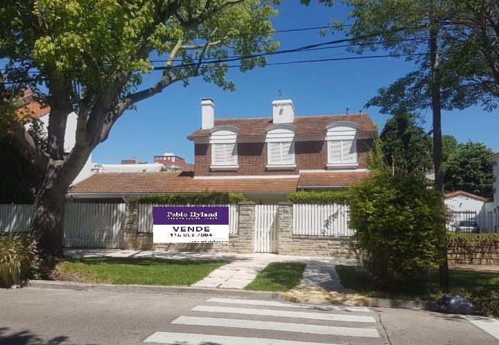 Casa · 390m² · 5 Ambientes · 4 Cocheras