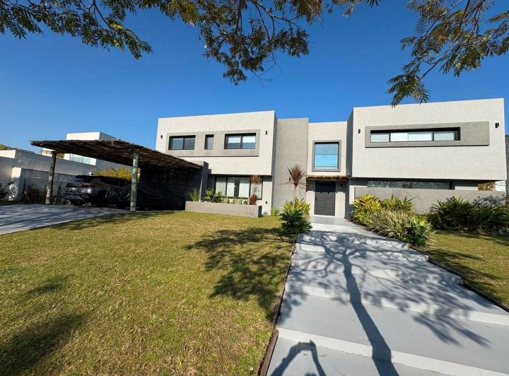 Casa · 337m² · 7 Ambientes