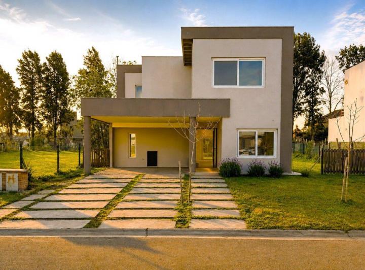 Casa · 199m² · 5 Ambientes · 4 Cocheras