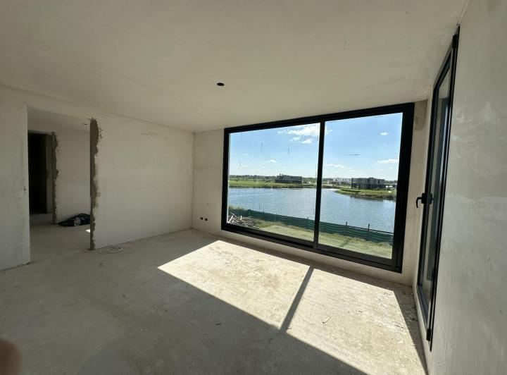 Casa · 282m² · 6 Ambientes · 2 Cocheras