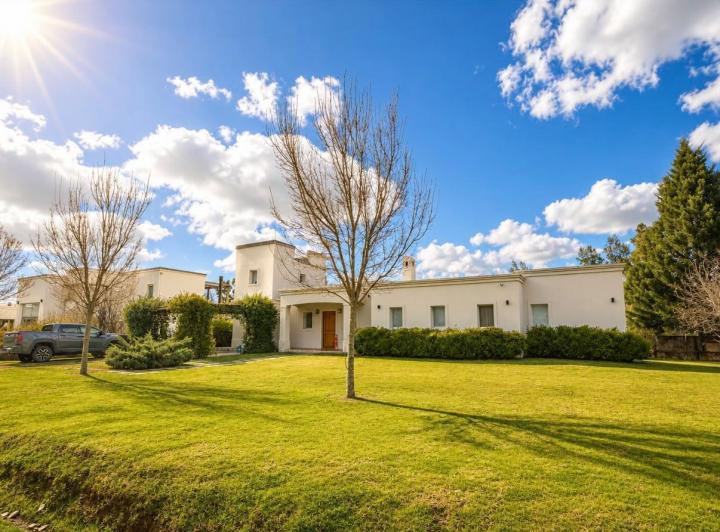 Casa · 185m² · 7 Ambientes · 6 Cocheras