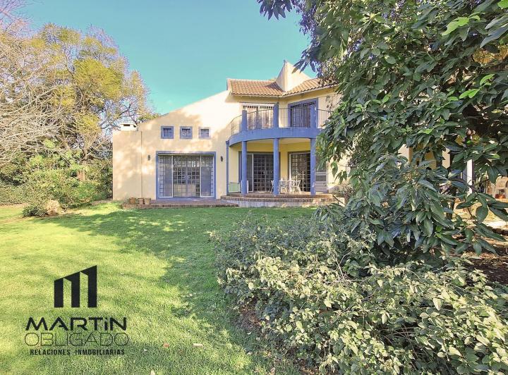 Casa · 330m² · 5 Ambientes · 2 Cocheras