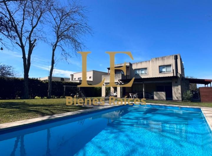Casa · 268m² · 5 Ambientes · 4 Cocheras