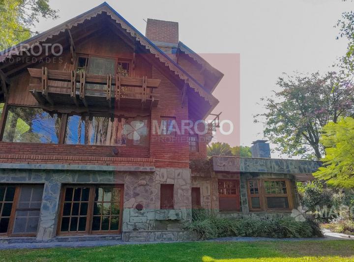 Casa · 250m² · 7 Ambientes · 6 Cocheras