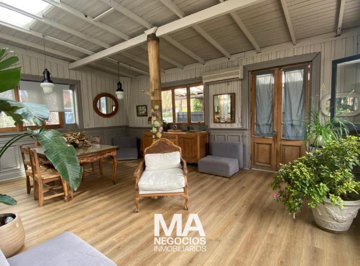 Casa · 195m² · 5 Ambientes · 2 Cocheras