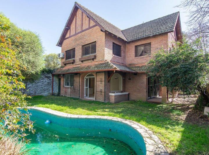 Casa · 315m² · 6 Ambientes · 1 Cochera
