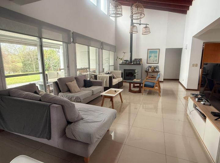 Casa · 186m² · 6 Ambientes · 7 Cocheras