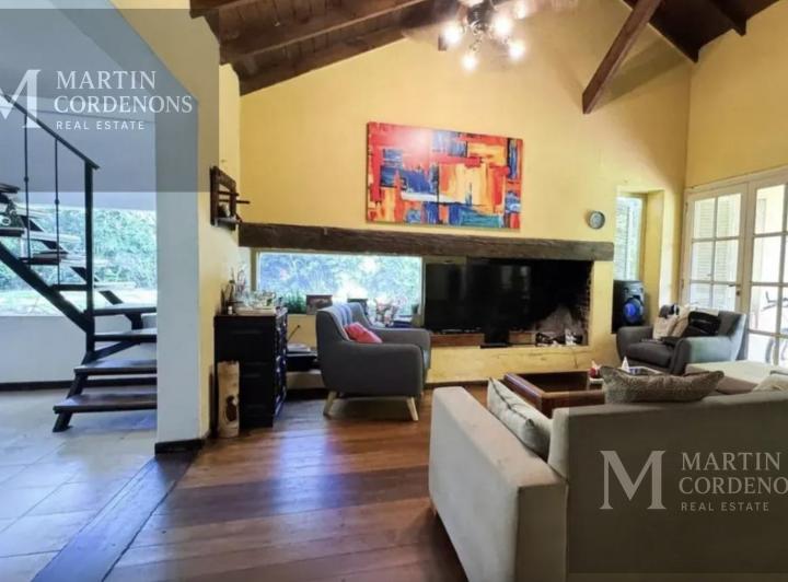 Casa · 280m² · 6 Ambientes · 4 Cocheras