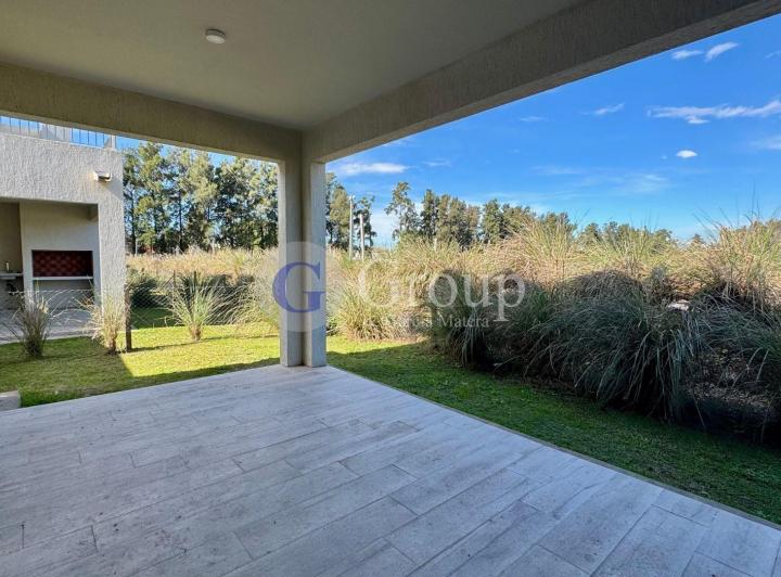 Casa · 169m² · 5 Ambientes · 1 Cochera