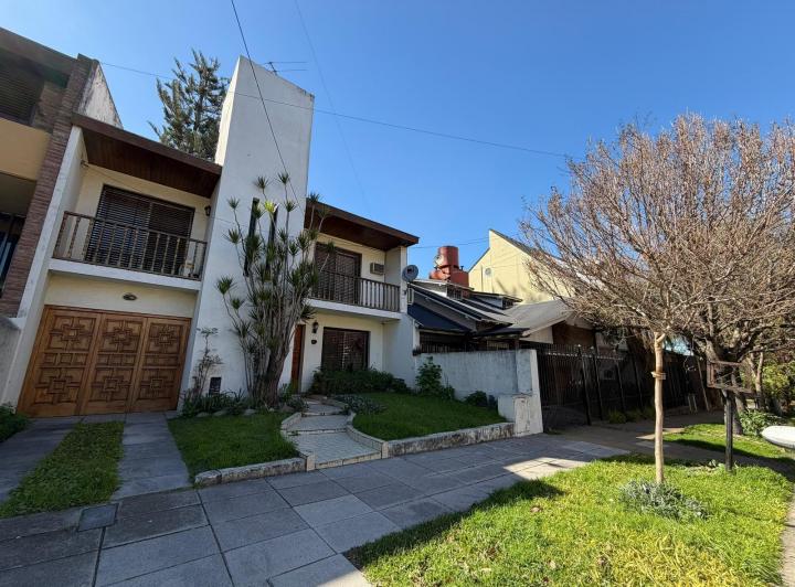 Casa · 220m² · 6 Ambientes · 1 Cochera