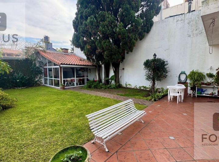 Casa · 298m² · 6 Ambientes · 1 Cochera