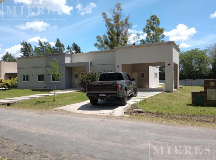 Casa · 200m² · 5 Ambientes · 2 Cocheras