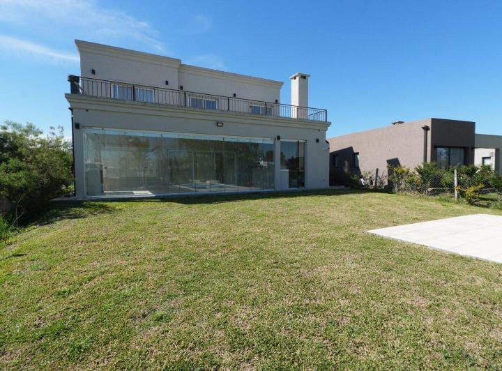 Casa · 229m² · 6 Ambientes