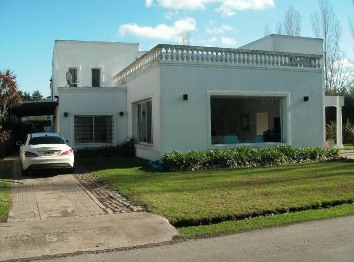 Casa · 210m² · 6 Ambientes