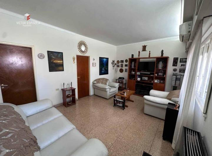 Casa · 145m² · 5 Ambientes · 1 Cochera