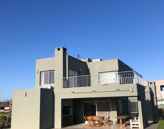 Casa · 187m² · 5 Ambientes · 1 Cochera