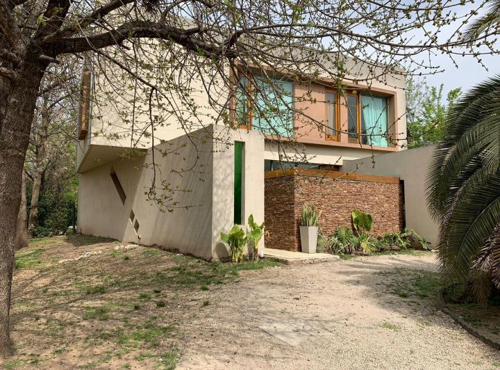 Casa · 250m² · 5 Ambientes · 3 Cocheras