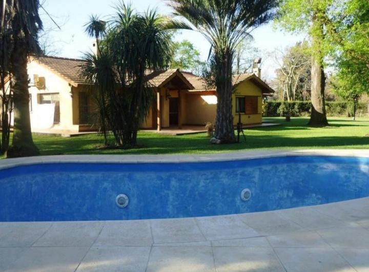 Casa · 256m² · 5 Ambientes · 2 Cocheras