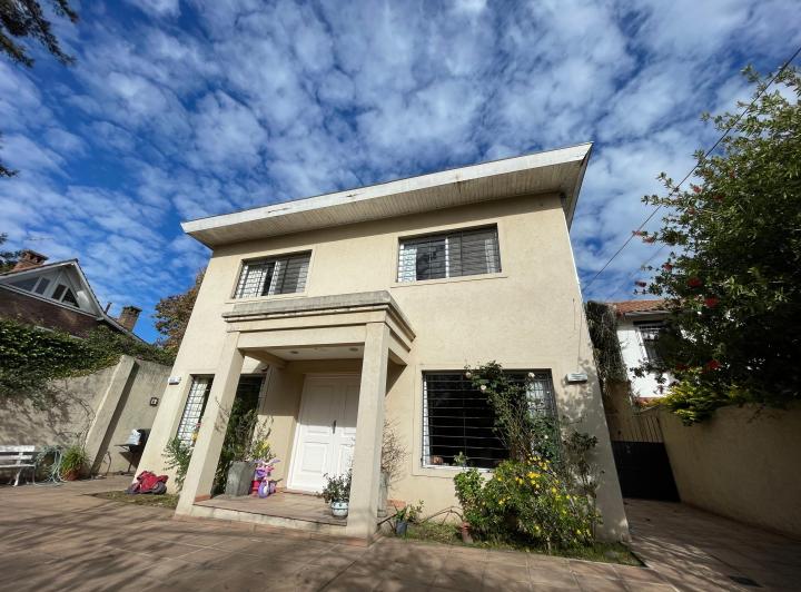 Casa · 382m² · 6 Ambientes · 3 Cocheras