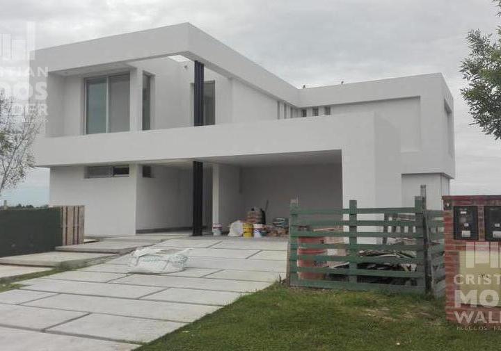 Casa · 302m² · 7 Ambientes · 1 Cochera