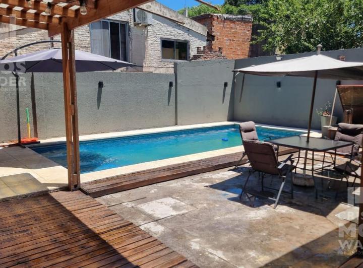 Casa · 156m² · 6 Ambientes · 2 Cocheras