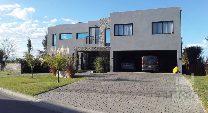 Casa · 243m² · 5 Ambientes