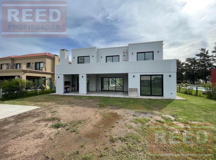 Casa · 286m² · 5 Ambientes · 2 Cocheras