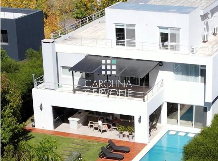 Casa · 520m² · 8 Ambientes · 2 Cocheras