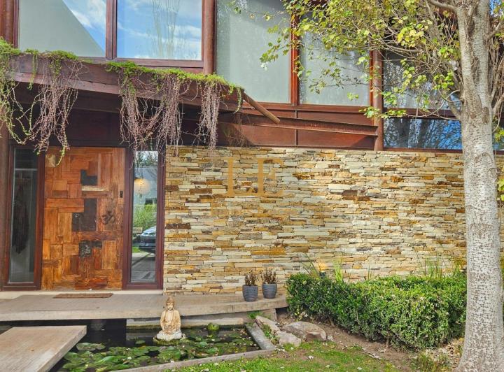 Casa · 330m² · 5 Ambientes · 5 Cocheras