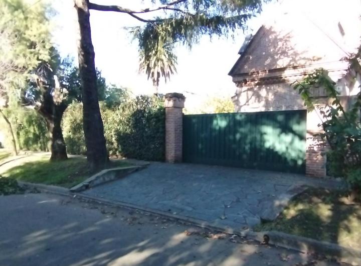Casa · 252m² · 5 Ambientes · 2 Cocheras
