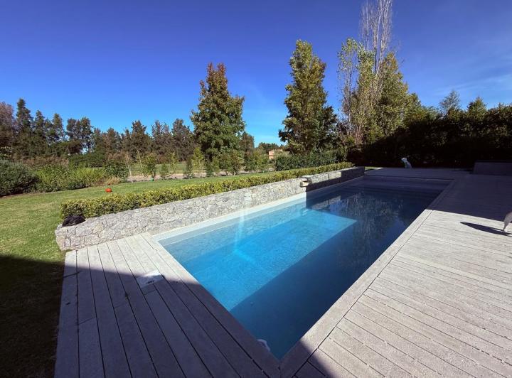 Casa · 375m² · 7 Ambientes · 4 Cocheras