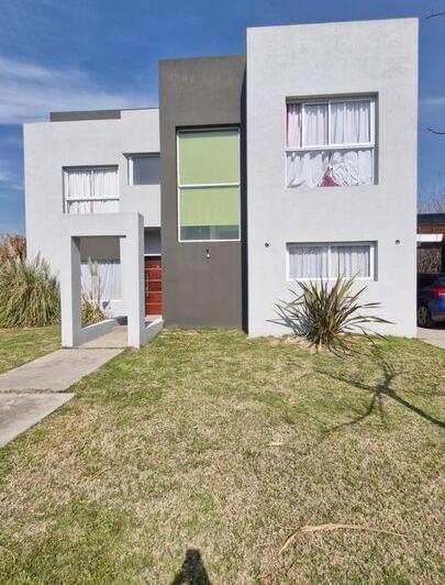 Casa · 175m² · 5 Ambientes · 1 Cochera
