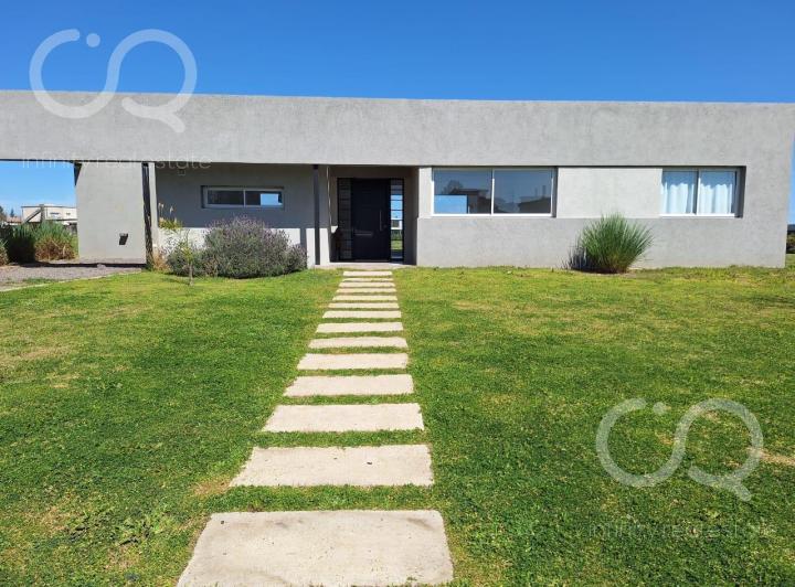 Casa · 133m² · 5 Ambientes · 2 Cocheras