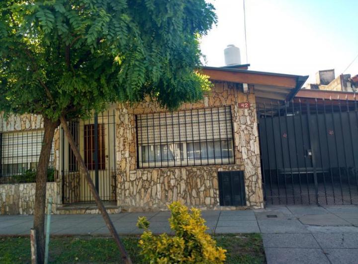 Casa · 230m² · 5 Ambientes · 2 Cocheras