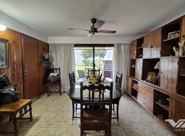 Casa · 146m² · 5 Ambientes · 2 Cocheras