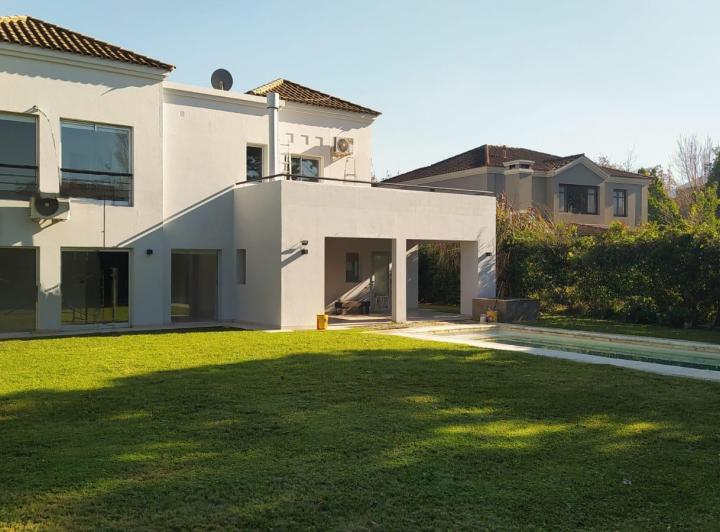Casa · 361m² · 7 Ambientes · 2 Cocheras