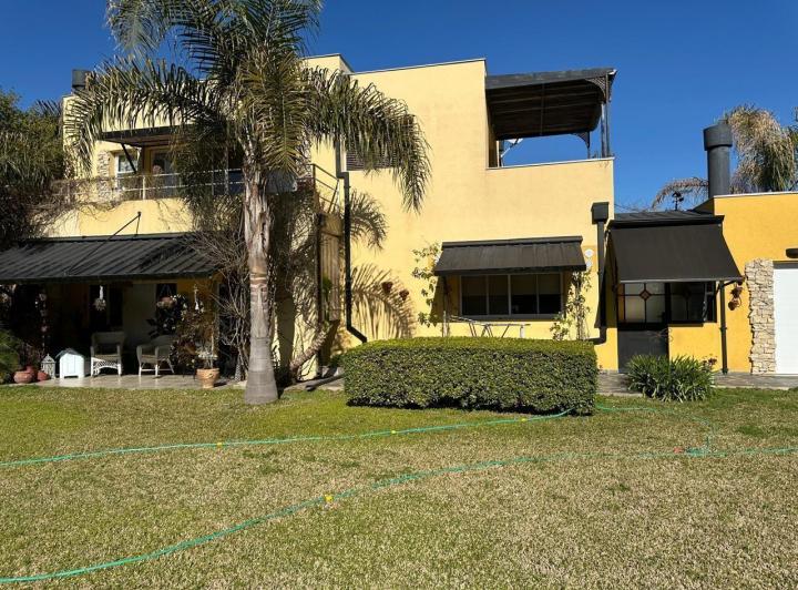 Casa · 187m² · 5 Ambientes · 1 Cochera