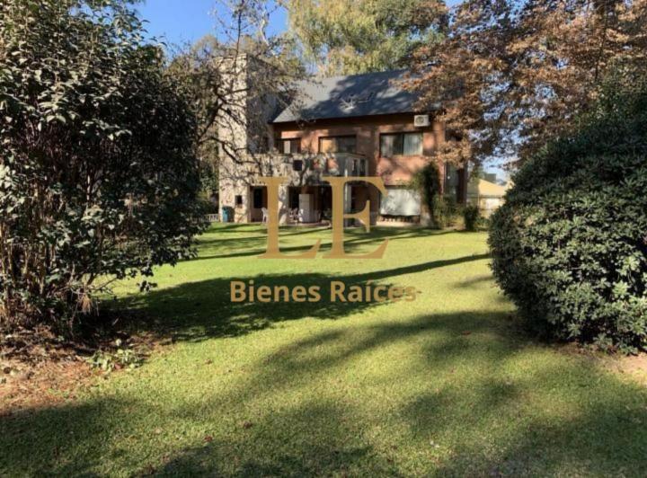 Casa · 250m² · 5 Ambientes