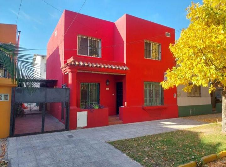 Casa · 96m² · 5 Ambientes · 1 Cochera
