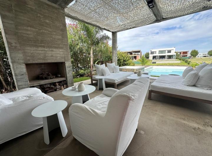 Casa · 419m² · 7 Ambientes · 2 Cocheras