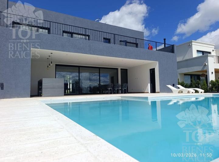 Casa · 274m² · 7 Ambientes · 6 Cocheras