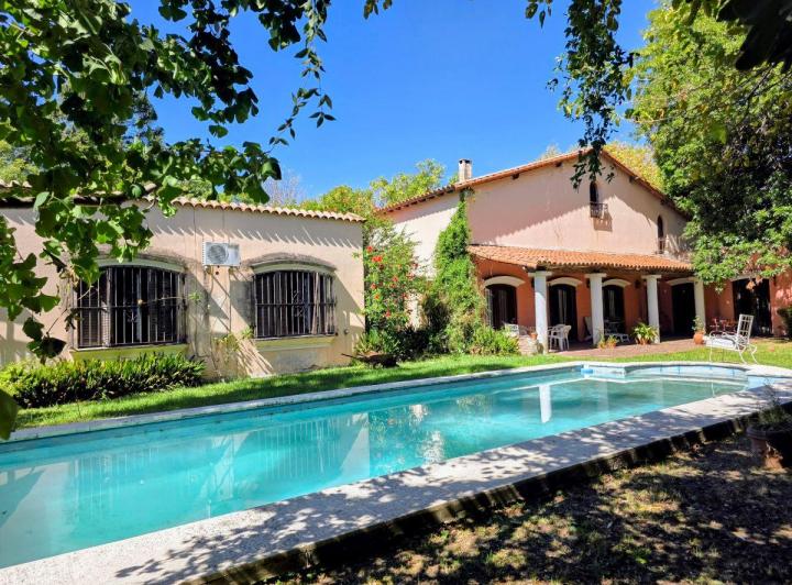Casa · 410m² · 9 Ambientes