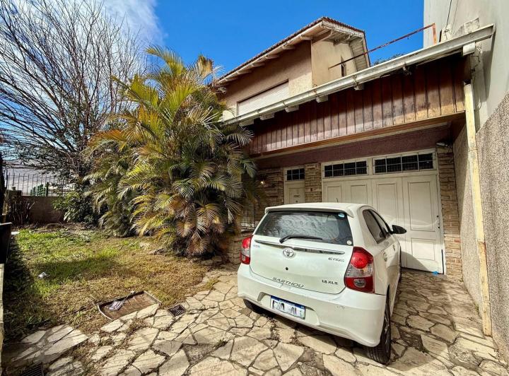 Casa · 325m² · 6 Ambientes · 1 Cochera